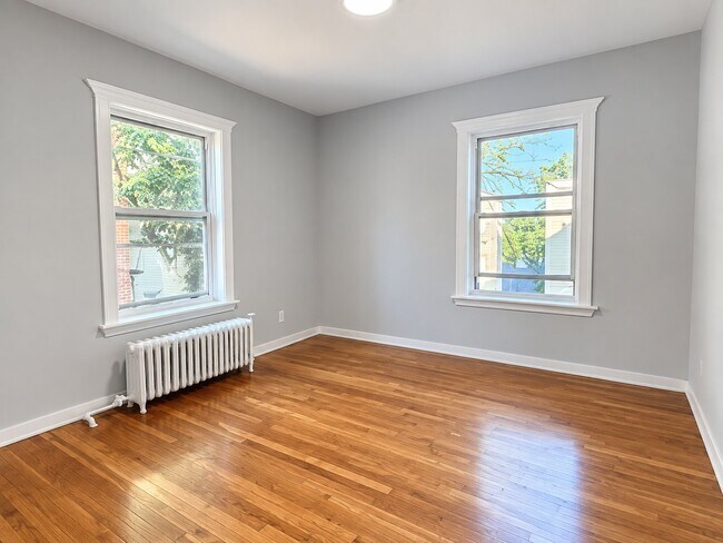 Building Photo - 515 W 7th St