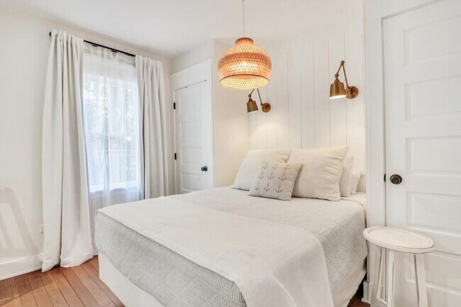 Building Photo - 543 Oakwood Trl