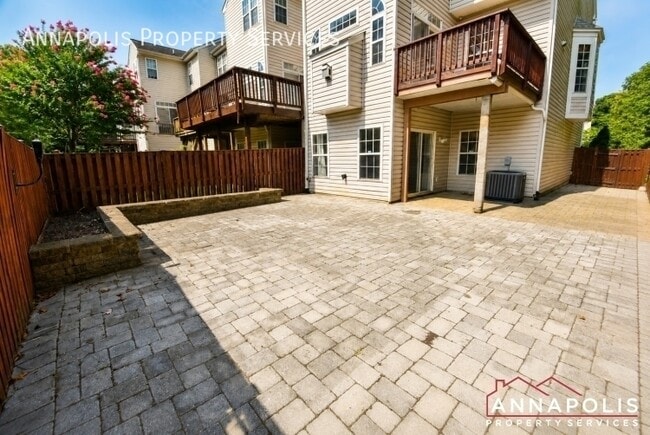Building Photo - 888 Stonehurst Ct