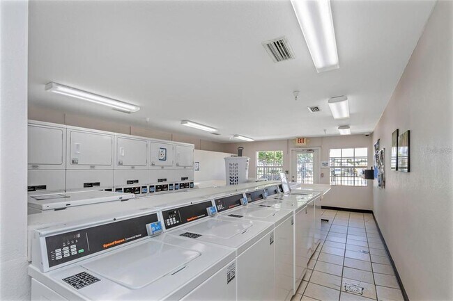 Building Photo - 3889 Pompano Dr SE