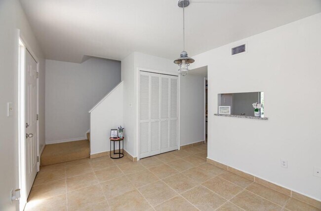 Building Photo - 1004 Ocean Park Ln