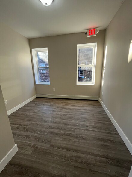 Building Photo - 856 S 16th St