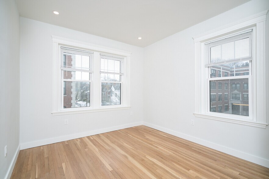 Building Photo - 15 Forest St