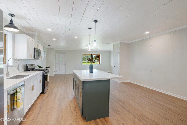 Building Photo - 17642 Pelican Rd