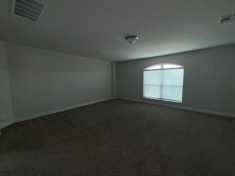 Building Photo - 27610 Falls Cv
