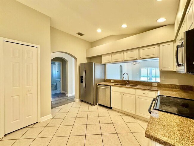 Building Photo - 18112 Canal Pointe St