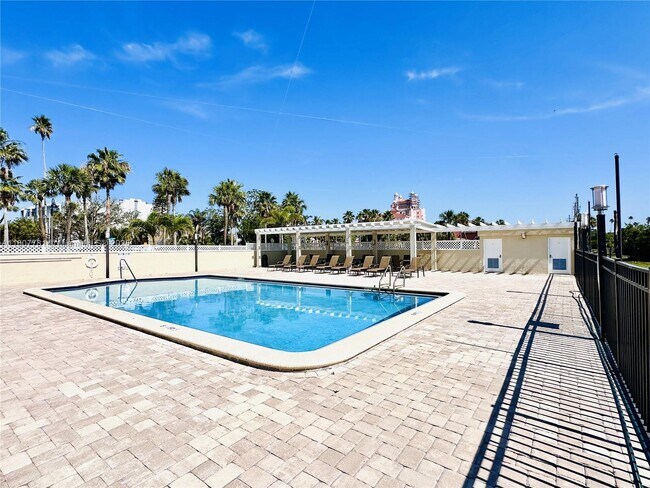Building Photo - 3111 Pass a Grille Way