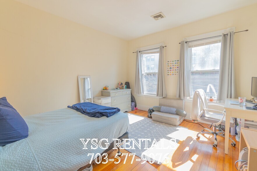 Building Photo - 102 Cypress St