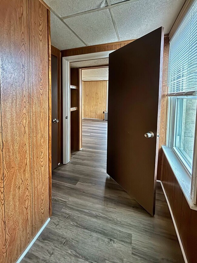 Building Photo - 252 Main St