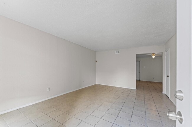 Building Photo - 12208 Ormandy St