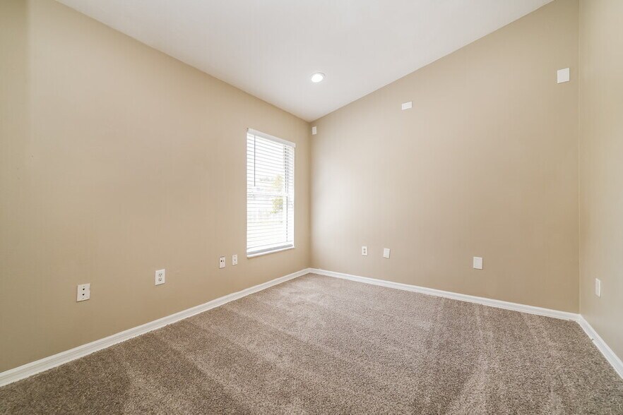 Building Photo - 12704 Evington Point Dr