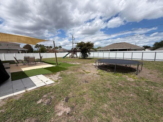 Building Photo - 4249 SW Whitebread Rd