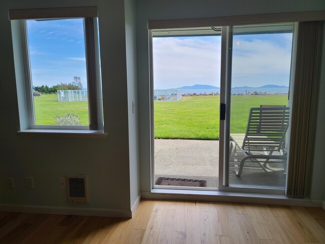 Building Photo - 1728 Edwards Dr