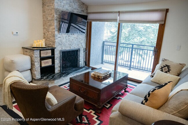 Building Photo - 700 S Monarch St