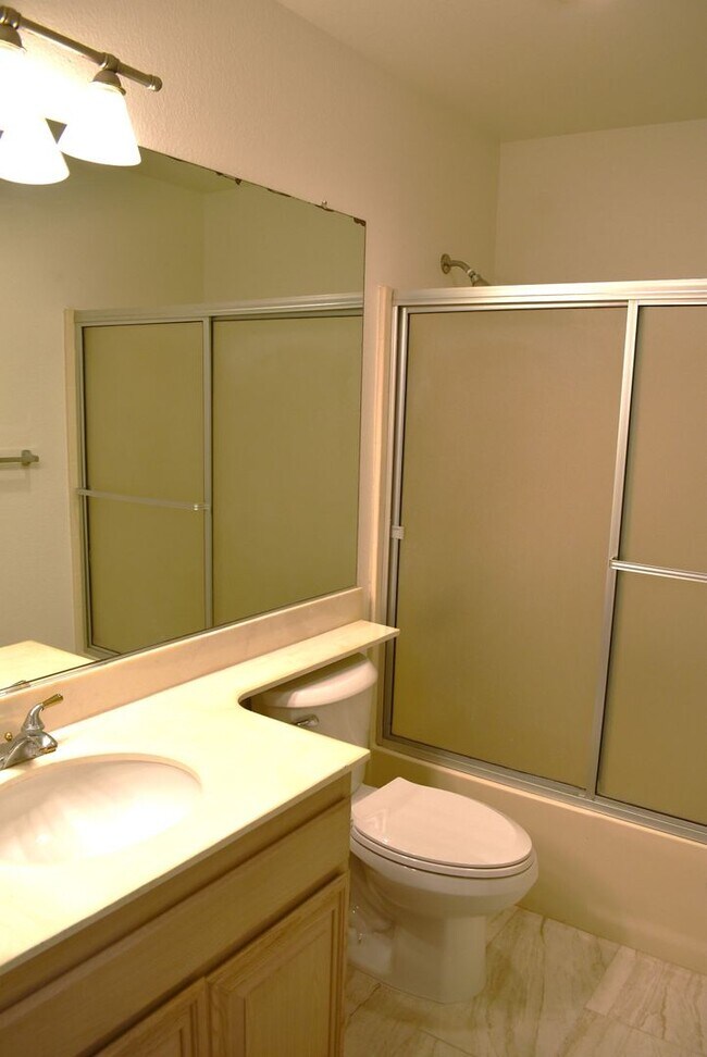 Building Photo - 3 Bedroom 2.5 Bath Townhome in the Knolls- El Cajon