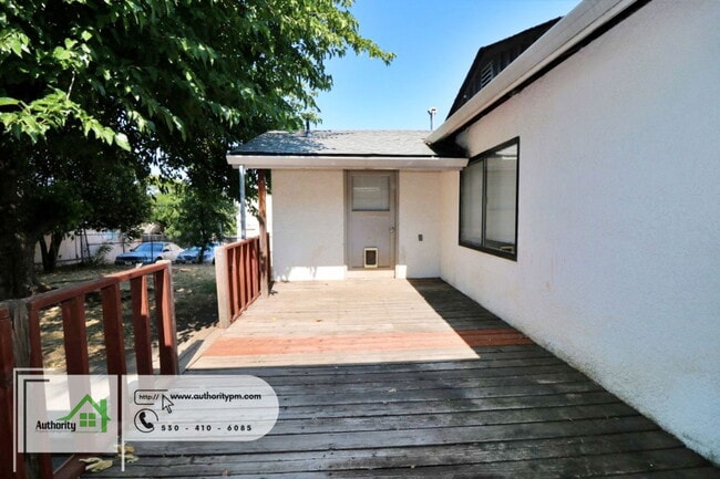 Building Photo - 1830 Rosaline Ave