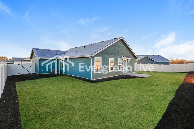 Building Photo - 323 Lightning Ave