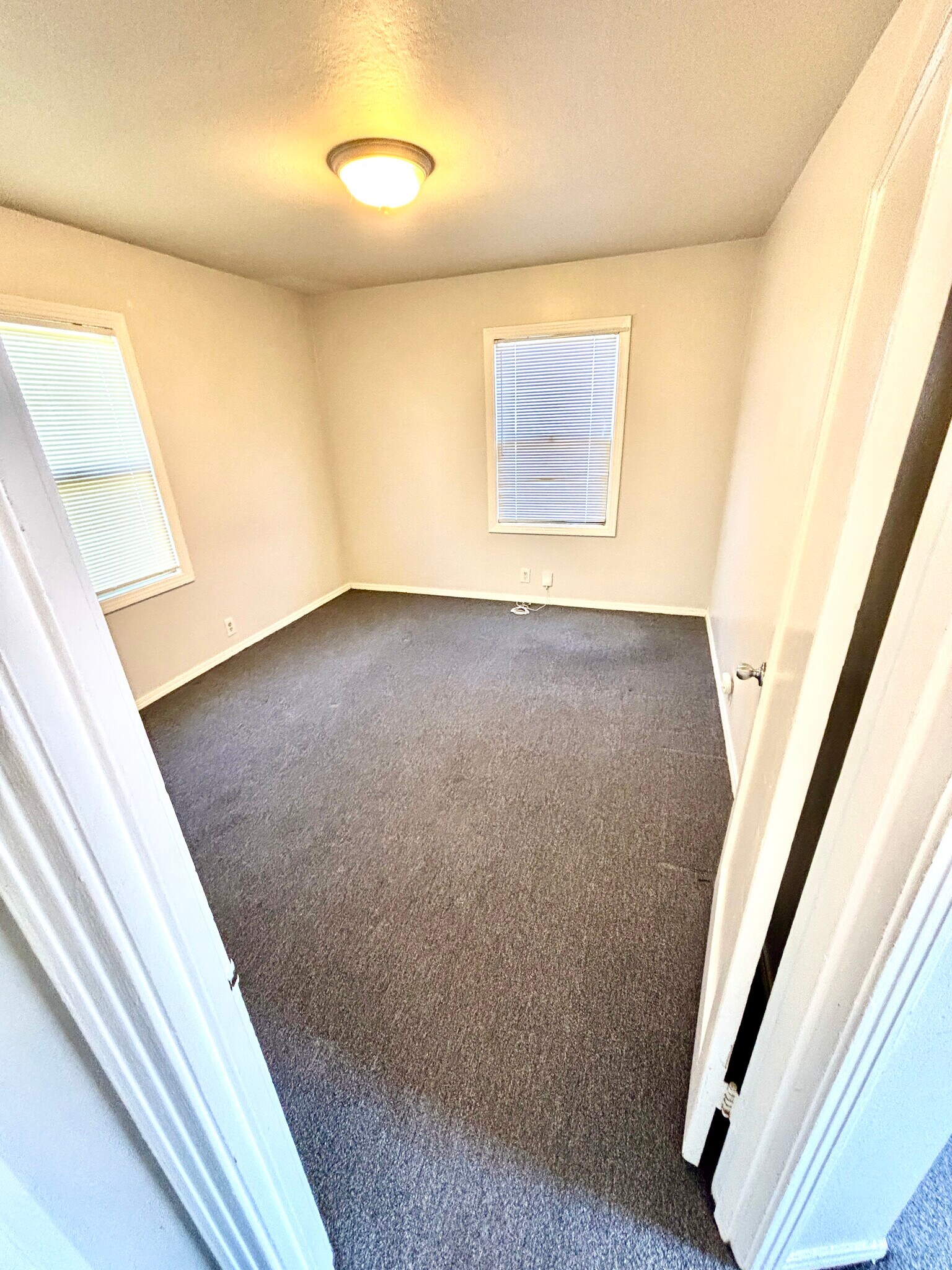 Building Photo - 15091 Robin St