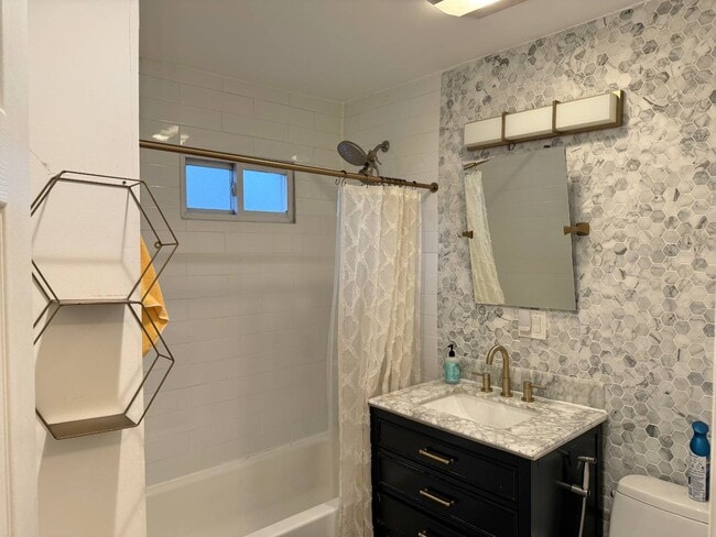 Building Photo - 207-03 34th Ave