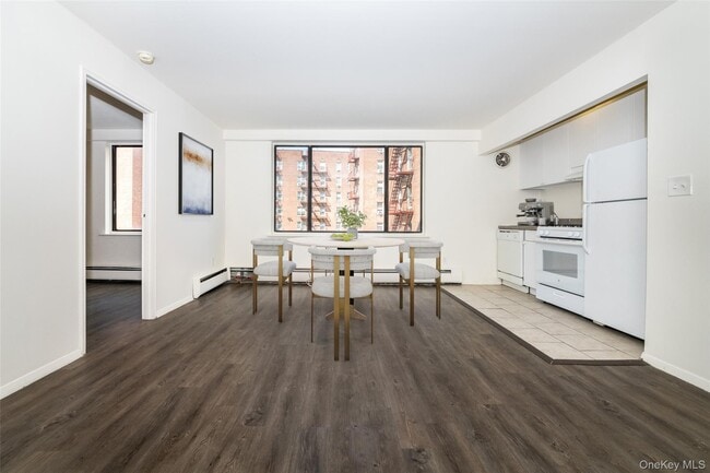 Building Photo - 7 Lake St