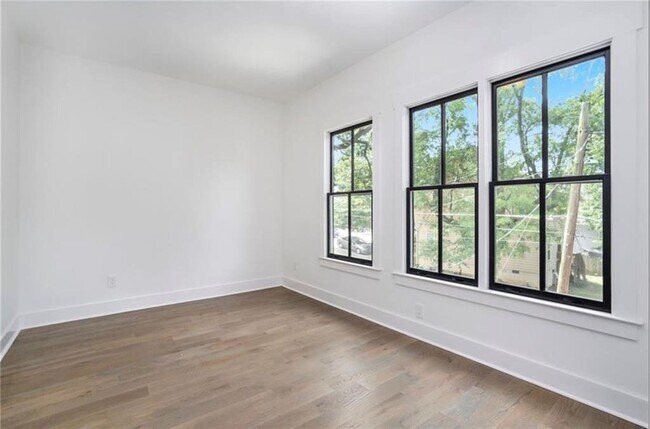 Building Photo - 178 Richardson St SE