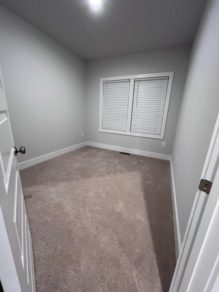 Building Photo - 9486 Pinkman Rd