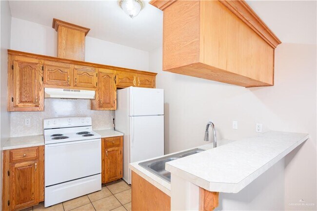 Building Photo - 604 Buena Vista Dr