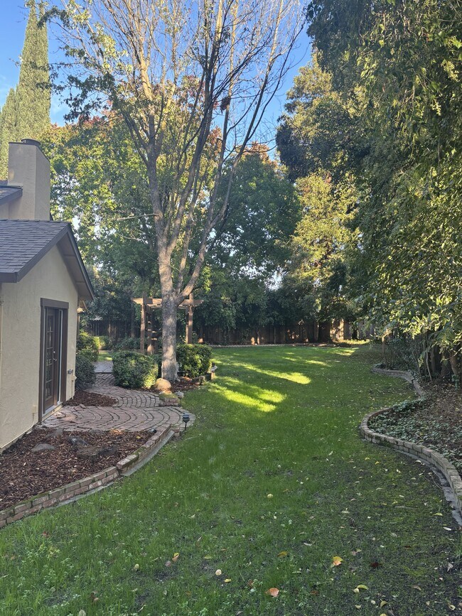 Building Photo - 34 Alvares Ct