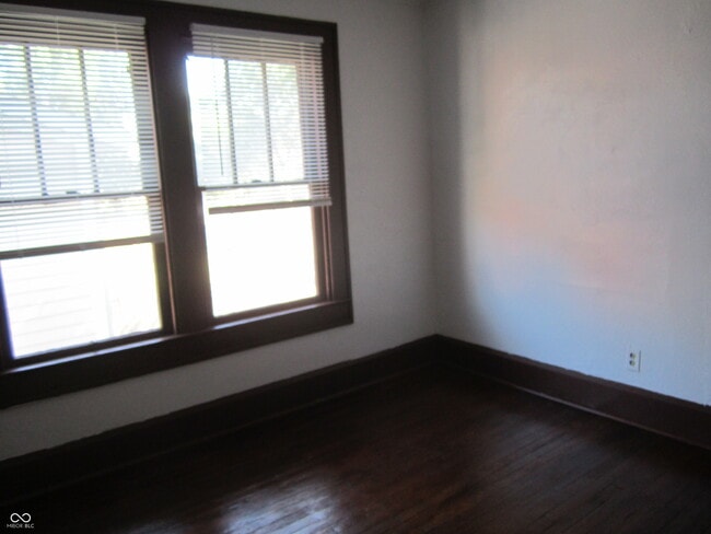 Building Photo - 3211 N Park Ave