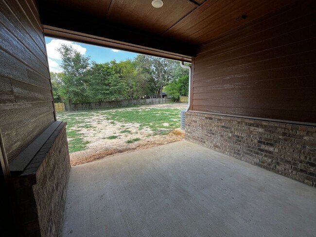 Building Photo - 705 County Rd 326 E