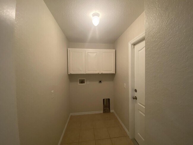 Building Photo - 3928 Champagne Ave