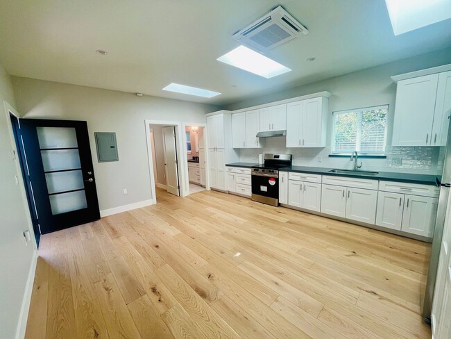Building Photo - Beautiful 4 Bed 3 Bath San Jose Home - Bra...