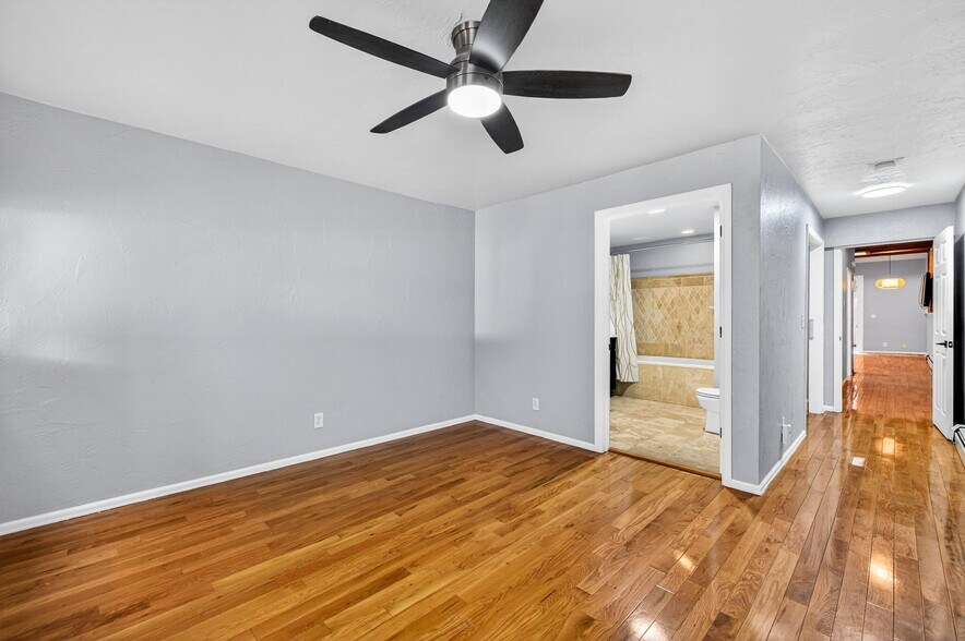 Building Photo - 2419 Tremont Pl