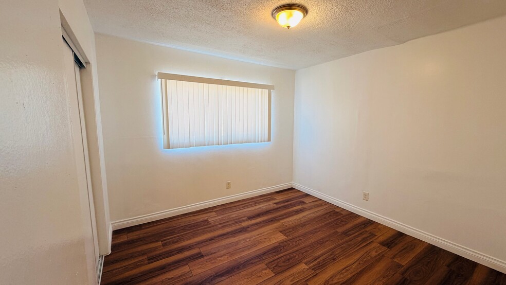 Building Photo - 1439 W 84th Pl