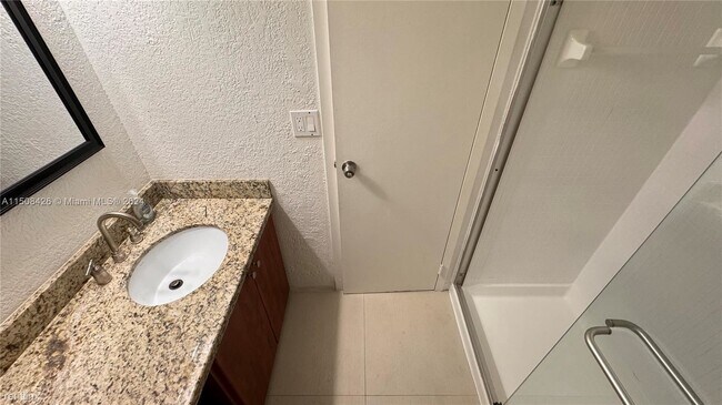 Building Photo - 3 br, 2 bath House - 1000 Parkview Dr Apt 415