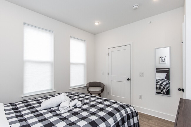 Building Photo - 2435 Master St