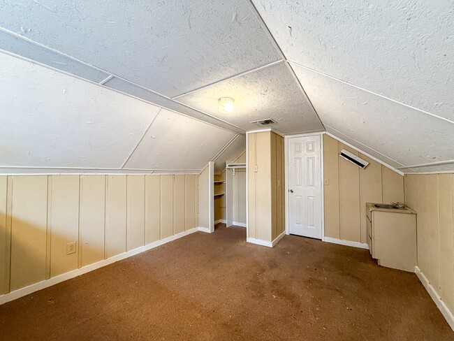 Building Photo - 272 Schmucks Rd