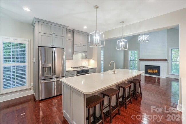 Building Photo - 181 Streamside Pl