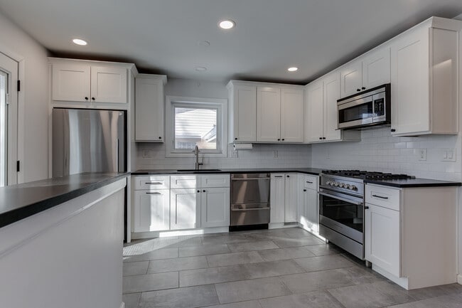 Building Photo - 1311 E Euclid Ave