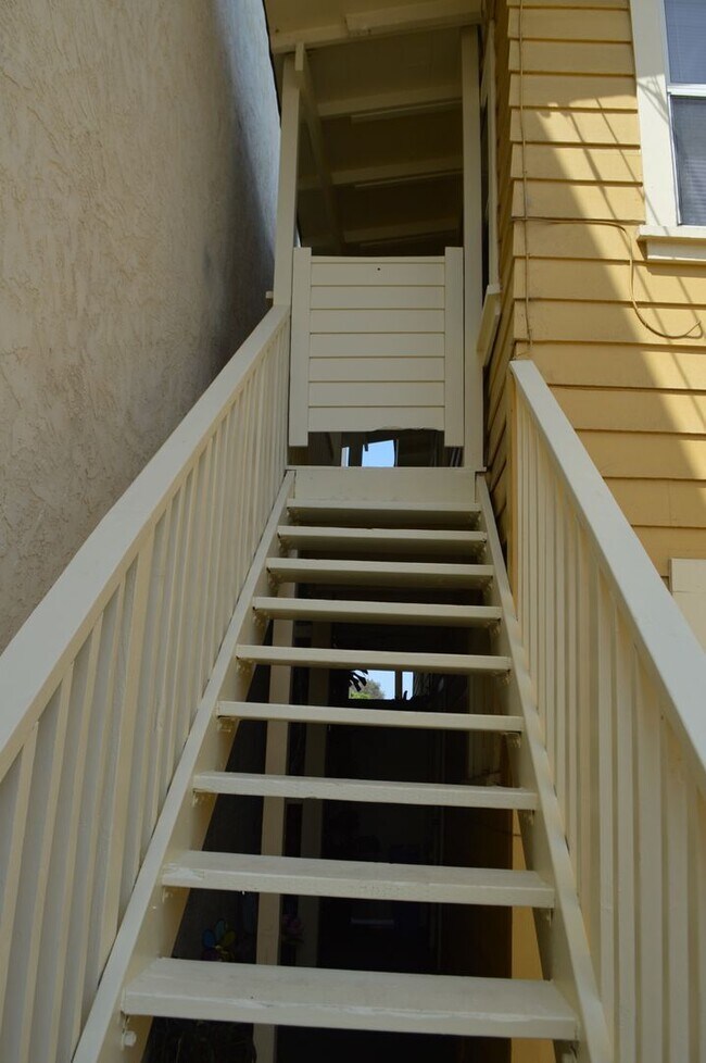 Building Photo - Money Apartment Building - 2