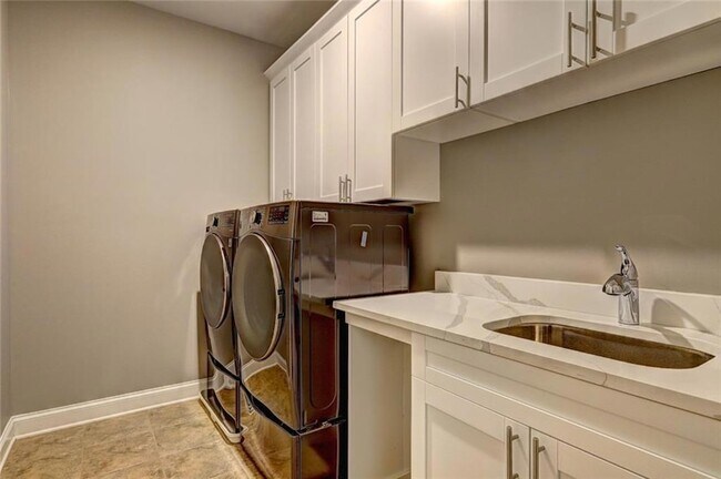 Building Photo - 4527 Bridgeway Rd