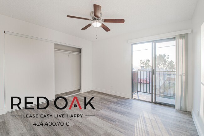 Building Photo - 10133 Pinewood Ave