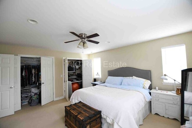 Building Photo - Bonus Loft!