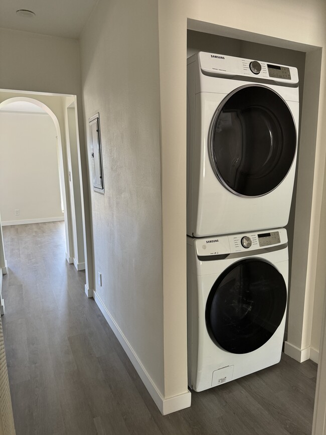 Building Photo - 15th Street