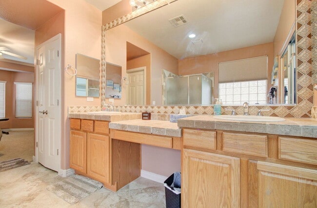 Building Photo - 22896 W Arrow Dr