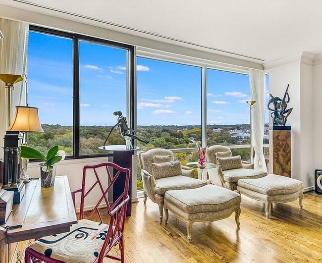 Primary Photo - 200 Patterson-460.9