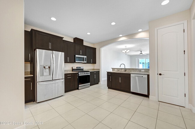 Building Photo - 8483 Loren Cove Dr