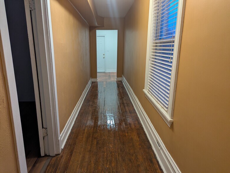 Building Photo - 3612 S King Dr