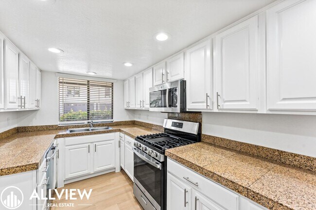 Building Photo - Upgraded 3 Bedroom Townhome in the Gated C...