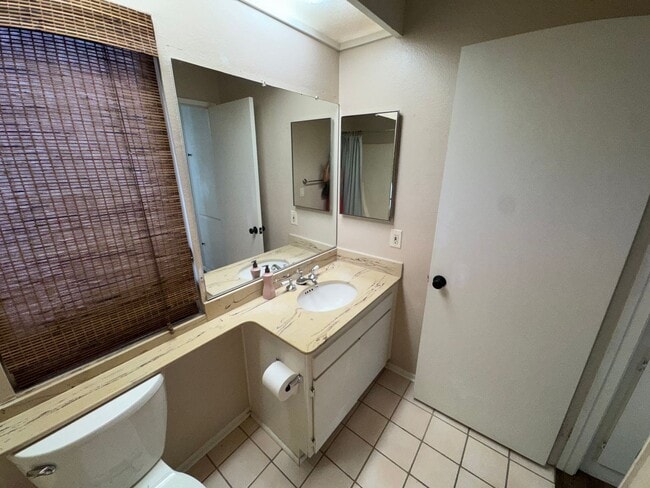 Building Photo - 2 Bedroom 1 Story Town Home